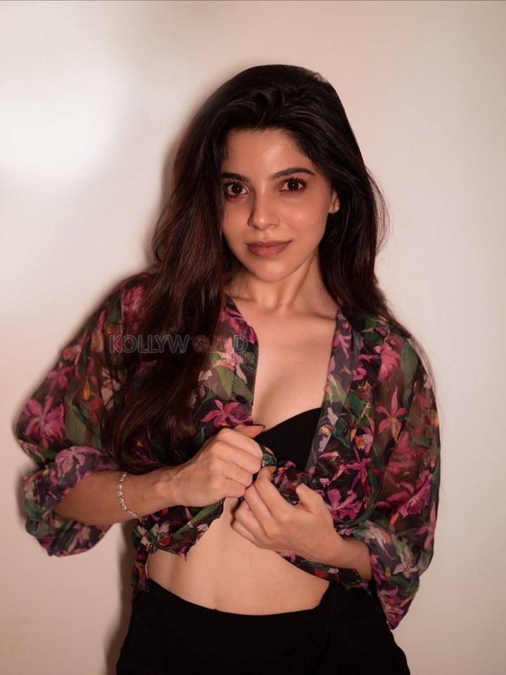 Charming Divya Bharathi in a Floral Printed Sheer Top over a Black Bralette and a Black Skirt Pictures 01