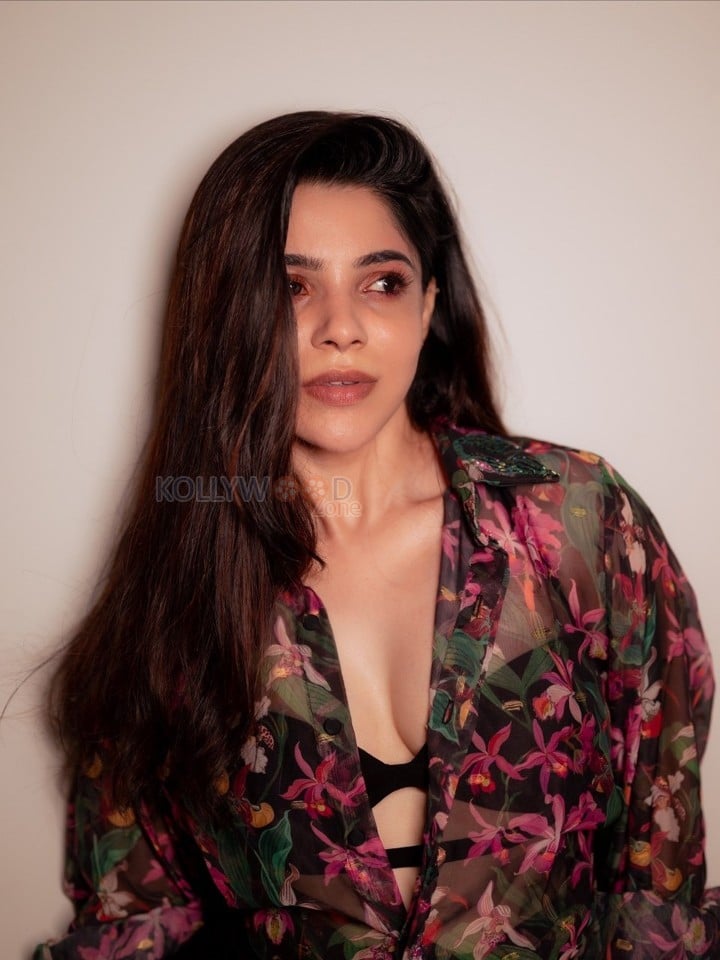 Charming Divya Bharathi in a Floral Printed Sheer Top over a Black Bralette and a Black Skirt Pictures 02