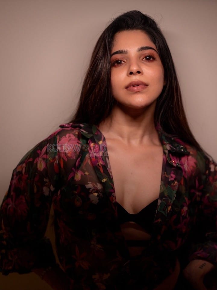 Charming Divya Bharathi in a Floral Printed Sheer Top over a Black Bralette and a Black Skirt Pictures 03