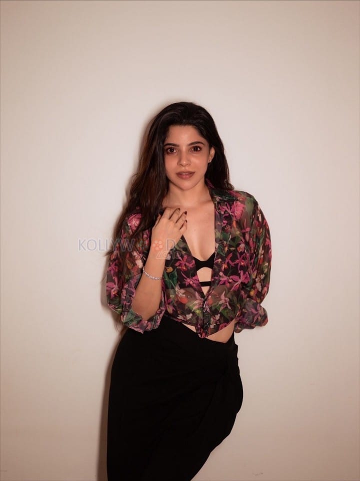 Charming Divya Bharathi in a Floral Printed Sheer Top over a Black Bralette and a Black Skirt Pictures 05