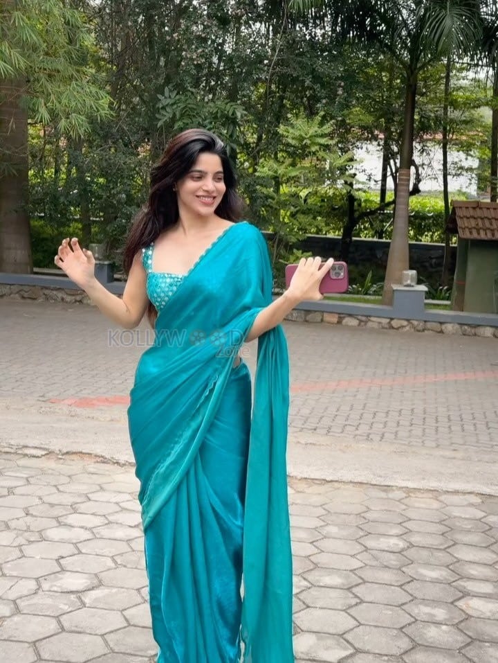 Gorgeous Divyabharathi in a Turquoise Saree with a Matching Blouse Pictures 01