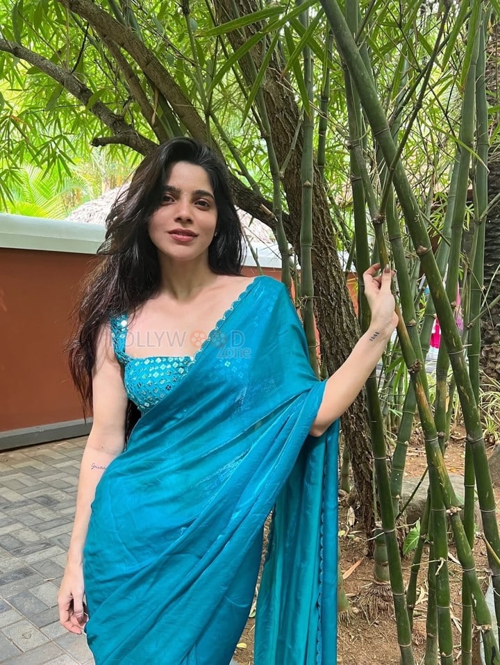 Gorgeous Divyabharathi in a Turquoise Saree with a Matching Blouse Pictures 03