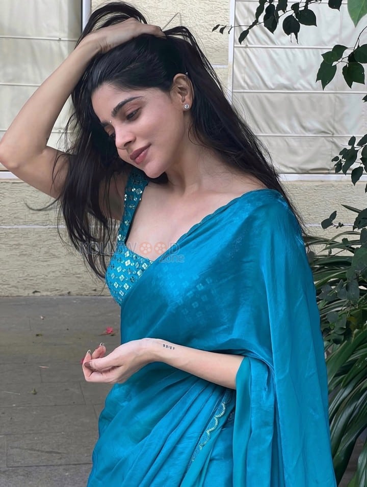 Gorgeous Divyabharathi in a Turquoise Saree with a Matching Blouse Pictures 04