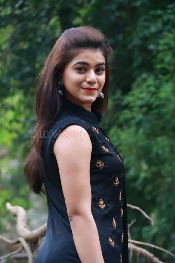 Munnodi Movie Heroine Yamini Bhaskar Photos 07