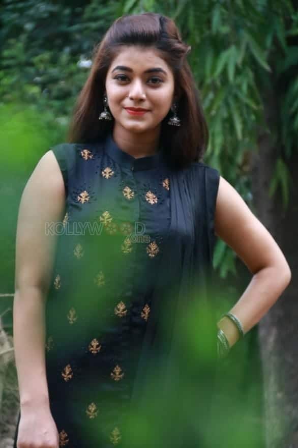 Munnodi Movie Heroine Yamini Bhaskar Photos 08