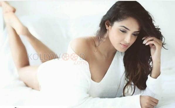 Sexy Indian Model And Actress Asmita Sood Photos 02