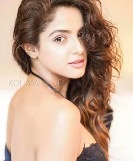 Sexy Indian Model And Actress Asmita Sood Photos 04