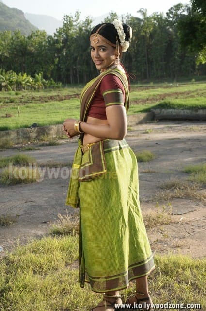 Sexy Sameera Reddy In Vedi Movie Photos 02