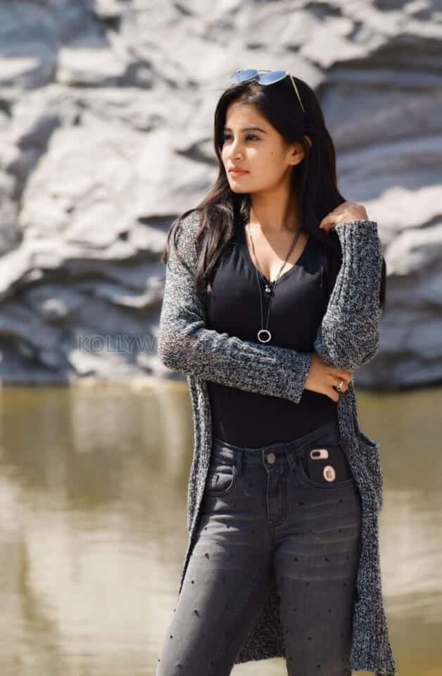 Tamil Actress Anusha Rai New Photoshoot Pictures 02