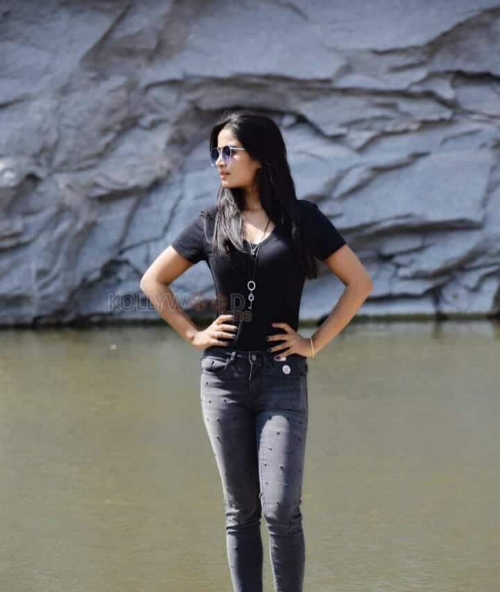 Tamil Actress Anusha Rai New Photoshoot Pictures 03