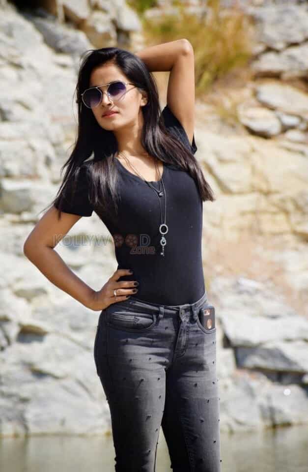Tamil Actress Anusha Rai New Photoshoot Pictures 04