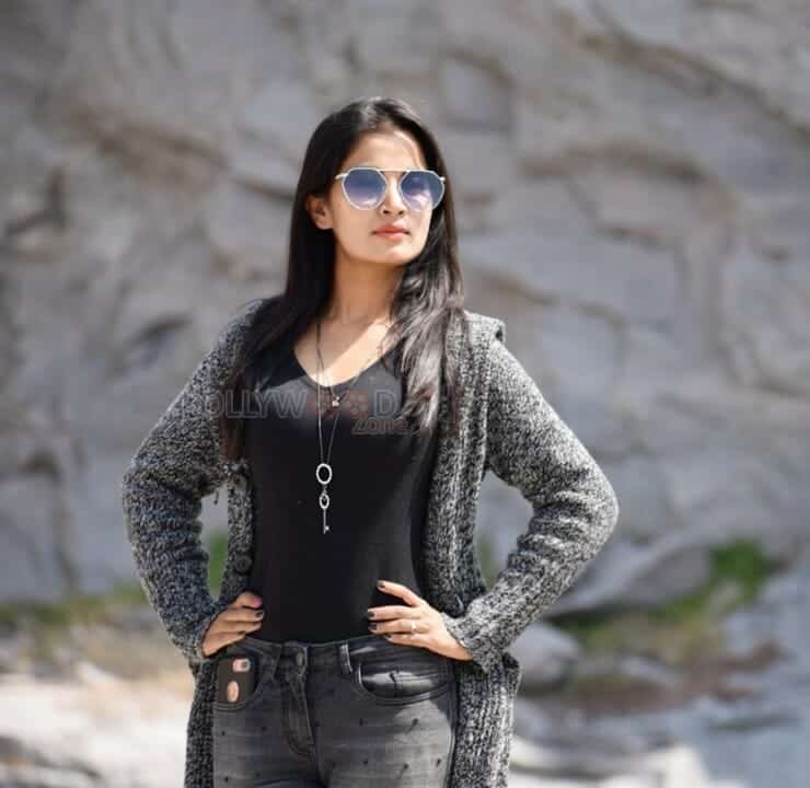 Tamil Actress Anusha Rai New Photoshoot Pictures 13