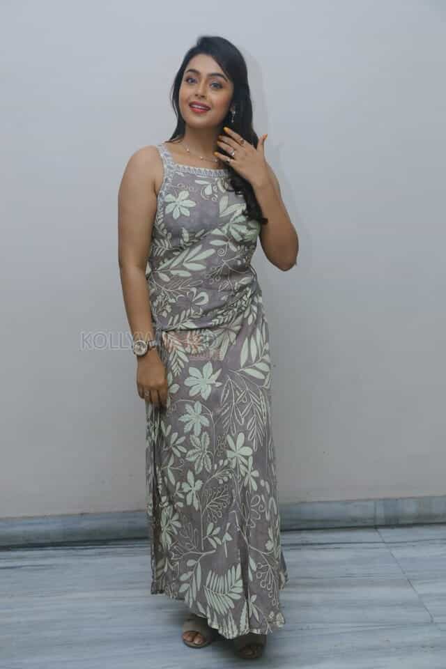 Actress Moksha at Neethone Nenu First Look Launch Pictures 13