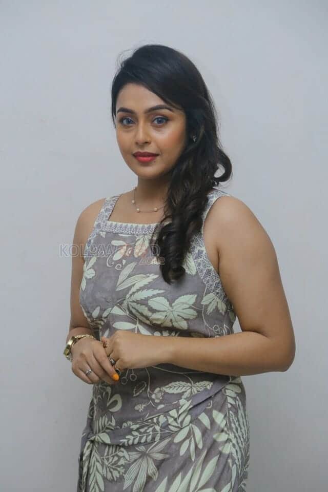 Actress Moksha at Neethone Nenu First Look Launch Pictures 15