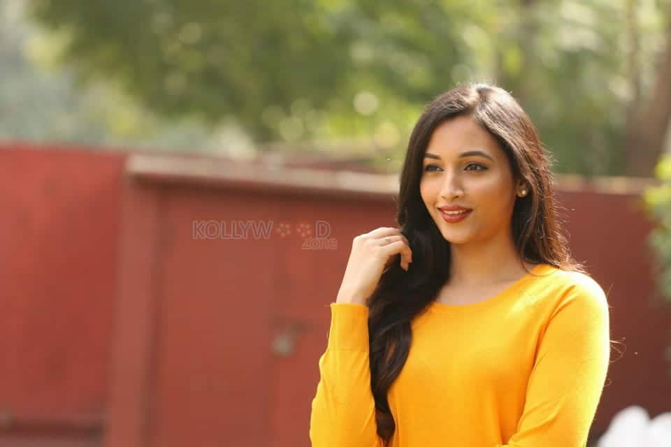 Actress Srinidhi Shetty At Kgf Success Meet Photos 18