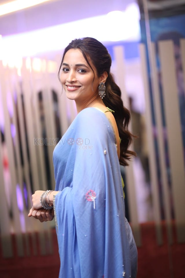 Actress Srinidhi Shetty at Telusu Kada Movie Trailer Launch Stills 26