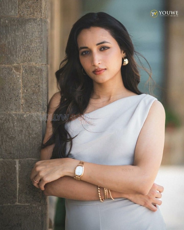 Casual Beauty Srinidhi Shetty in an Off Shoulder Bodycon Dress Photos 01