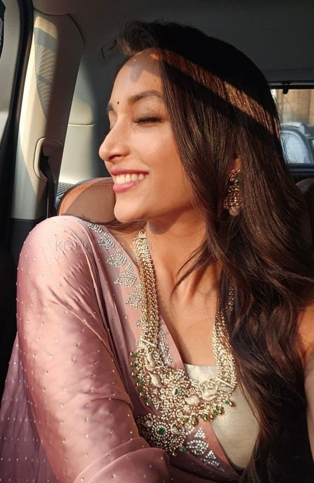 Cute Srinidhi Shetty Car Selfie Photos 04