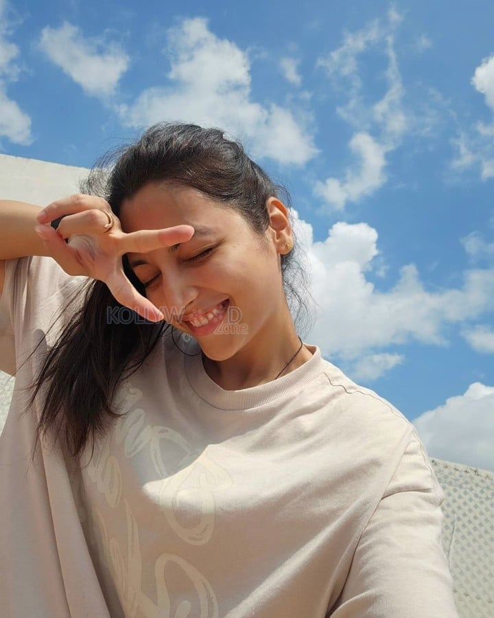 Cute Srinidhi Shetty Selfie Stills 01