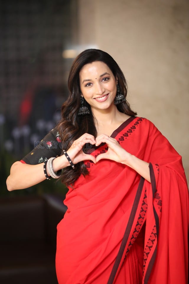 Heroine Srinidhi Shetty at HIT 3 Success Meet Pictures 08