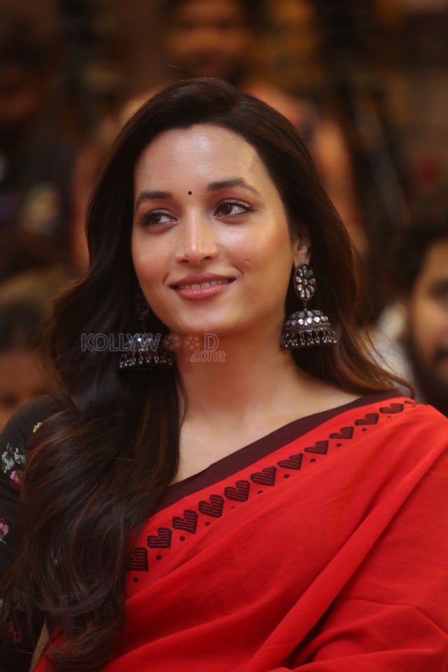 Heroine Srinidhi Shetty at HIT 3 Success Meet Pictures 24