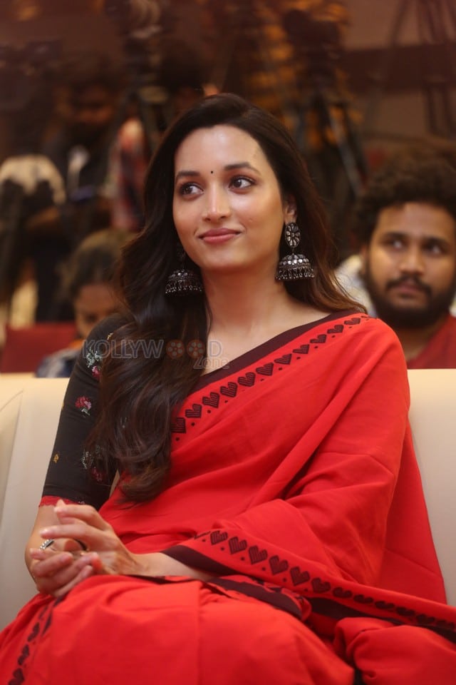 Heroine Srinidhi Shetty at HIT 3 Success Meet Pictures 25