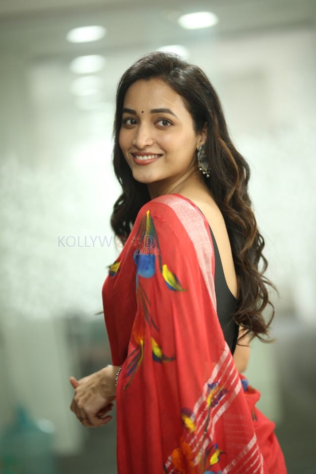 Heroine Srinidhi Shetty at Telusu Kada Movie Interview Photos 09