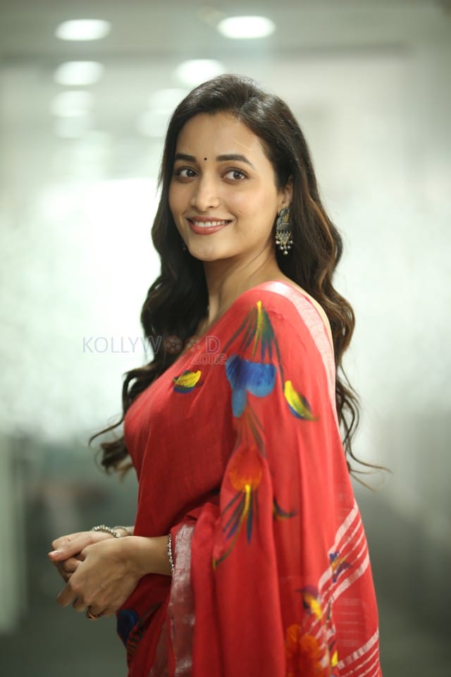 Heroine Srinidhi Shetty at Telusu Kada Movie Interview Photos 11