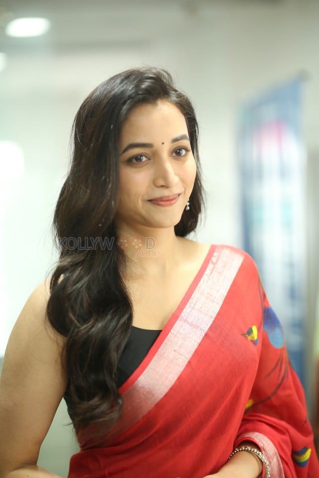 Heroine Srinidhi Shetty at Telusu Kada Movie Interview Photos 23