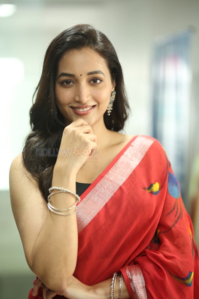 Heroine Srinidhi Shetty at Telusu Kada Movie Interview Photos 28
