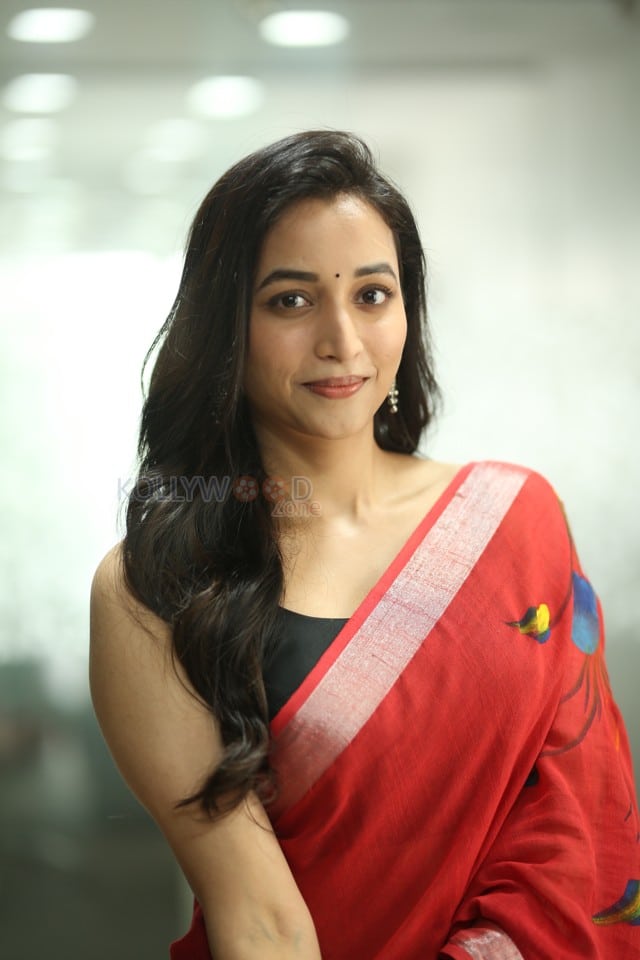 Heroine Srinidhi Shetty at Telusu Kada Movie Interview Photos 29