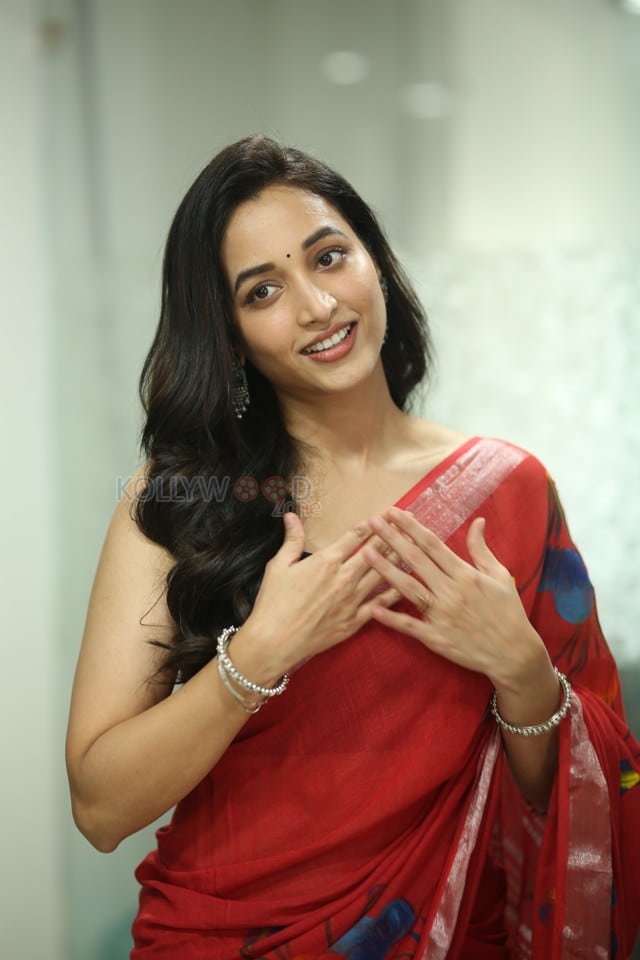 Heroine Srinidhi Shetty at Telusu Kada Movie Interview Photos 43