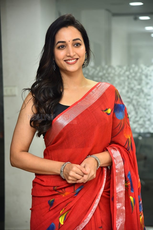 Heroine Srinidhi Shetty at Telusu Kada Movie Interview Photos 49