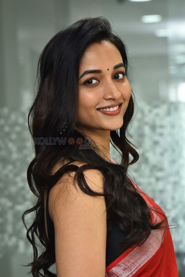 Heroine Srinidhi Shetty at Telusu Kada Movie Interview Photos 71