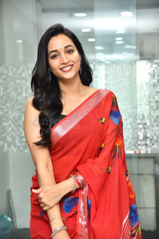 Heroine Srinidhi Shetty at Telusu Kada Movie Interview Photos 95