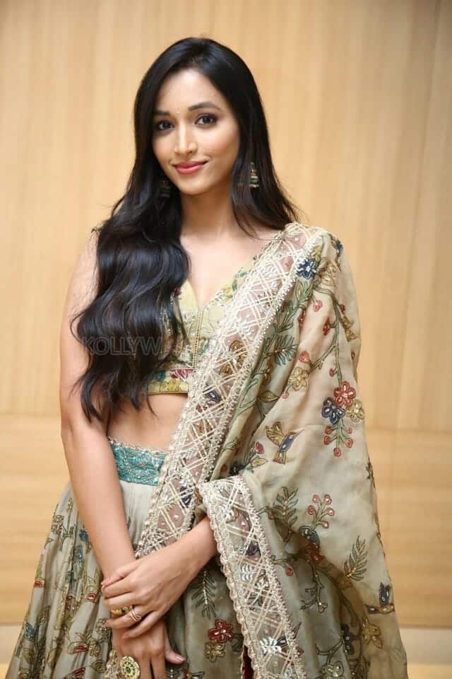 Srinidhi Shetty at KGF Chapter 2 Press Meet Pictures 08