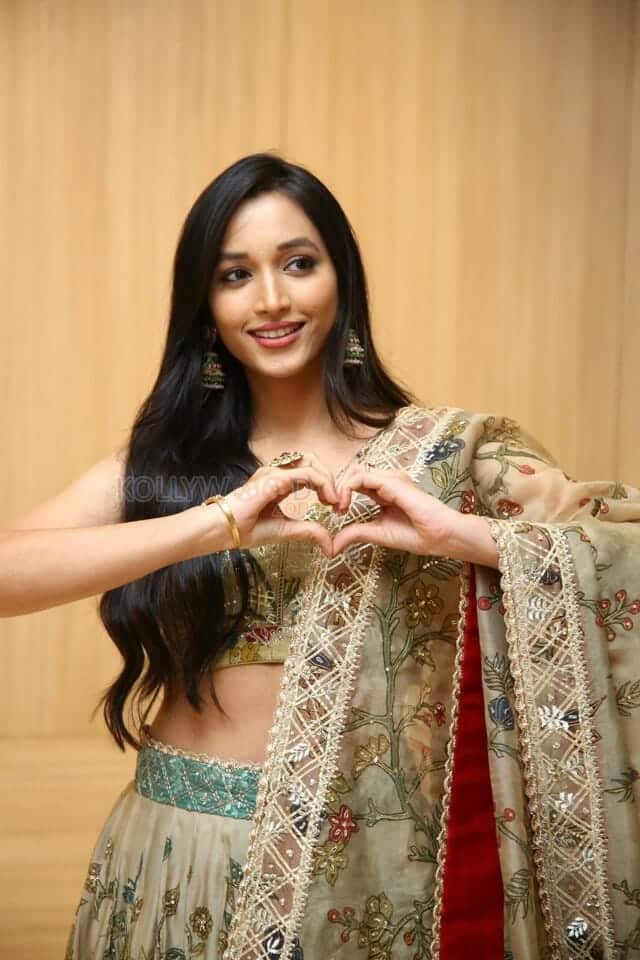 Srinidhi Shetty at KGF Chapter 2 Press Meet Pictures 11