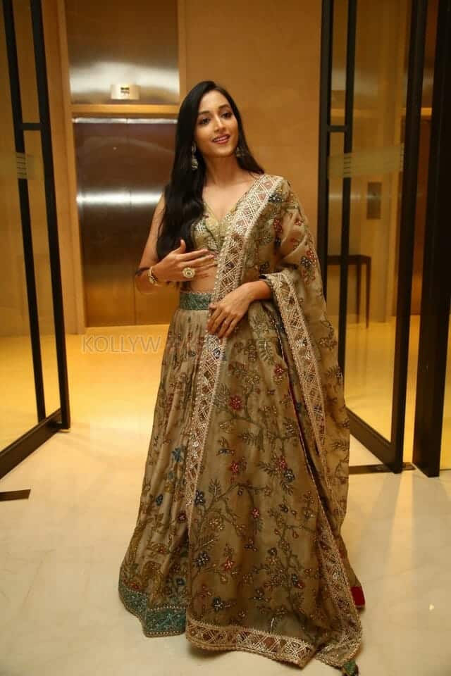 Srinidhi Shetty at KGF Chapter 2 Press Meet Pictures 14
