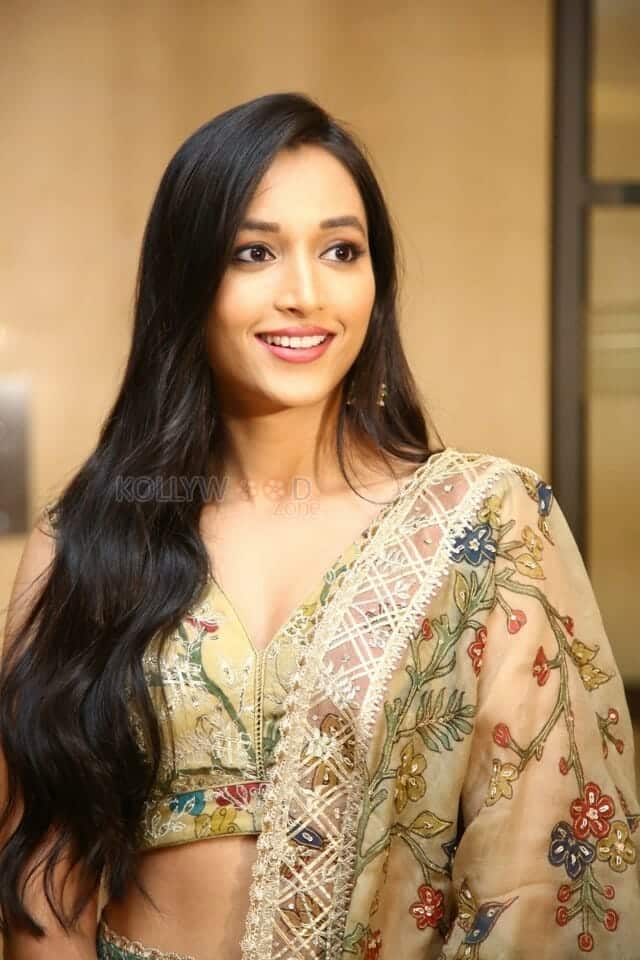 Srinidhi Shetty at KGF Chapter 2 Press Meet Pictures 19