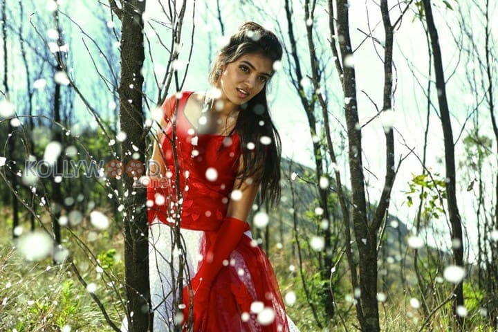 Vaayai Moodi Pesavum Nazriya Nazim Photos 10