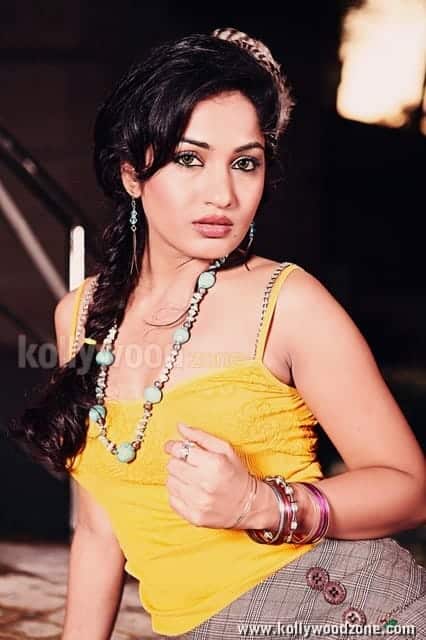 Actress Madhavi Latha Sexy Pics 22