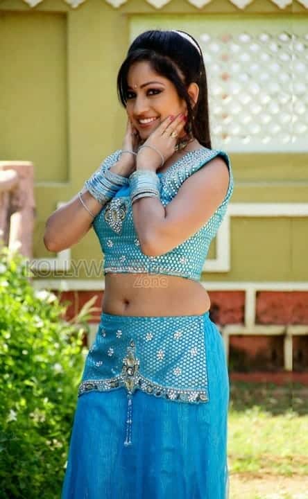Actress Madhavi Latha Sexy Saree Pictures 04