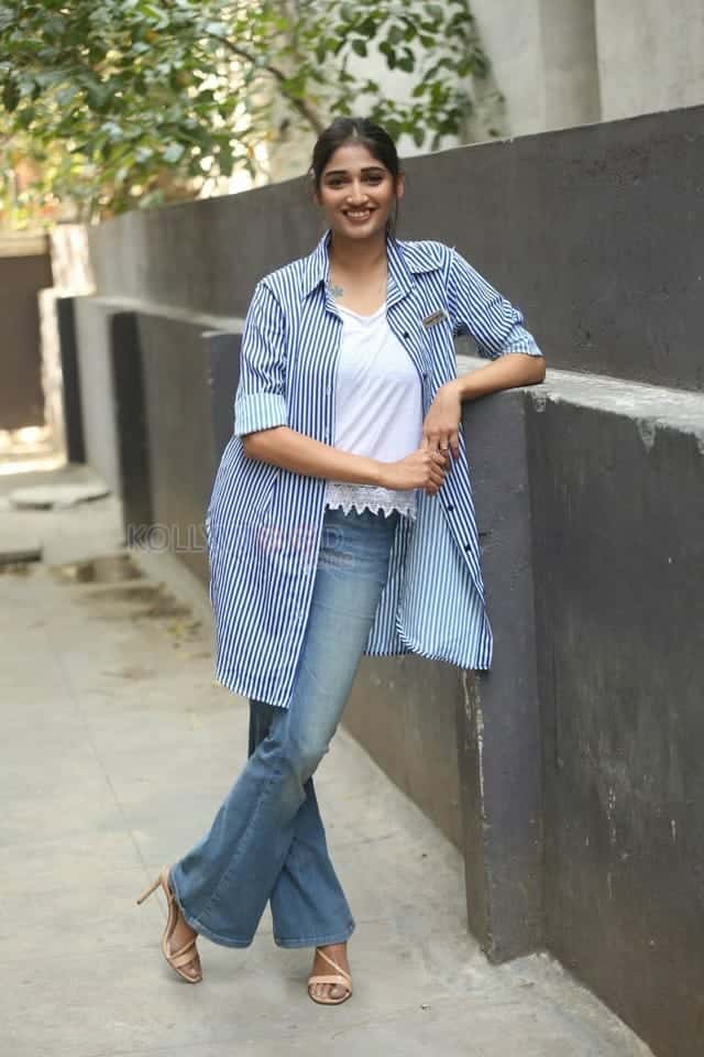 Actress Priya Vadlamani At Husaru Photos 13