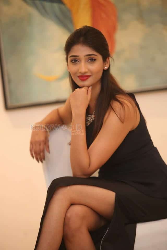 Actress Priya Vadlamani At Premaku Raincheck Movie Pre Release Event Photos 06