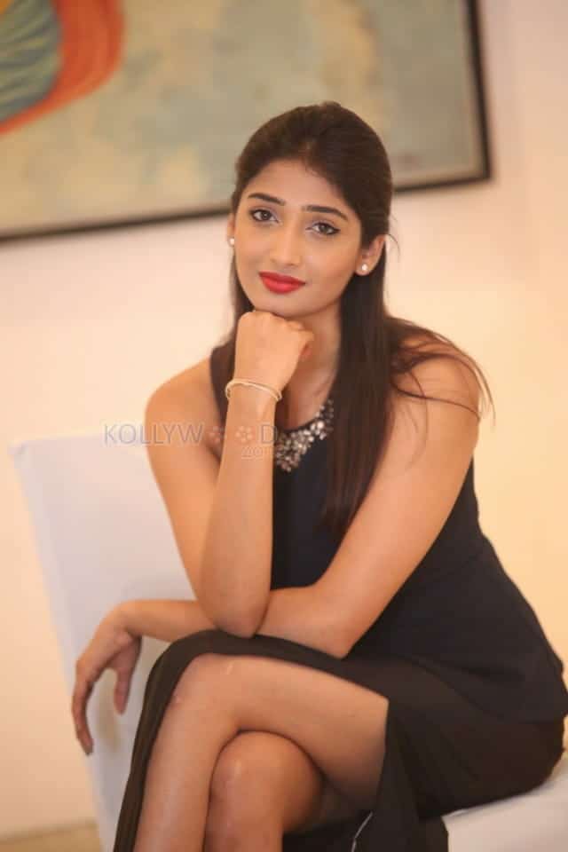 Actress Priya Vadlamani At Premaku Raincheck Movie Pre Release Event Photos 09