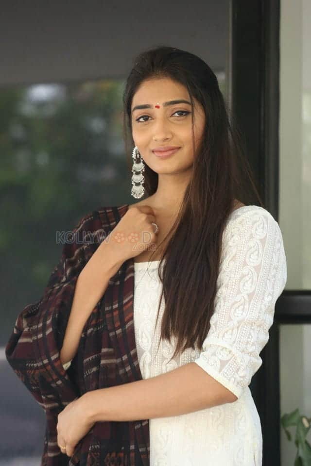 Actress Priya Vadlamani At Sumanth Ashwin S New Film Photos 01