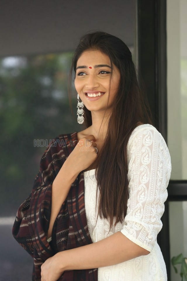 Actress Priya Vadlamani At Sumanth Ashwin S New Film Photos 03