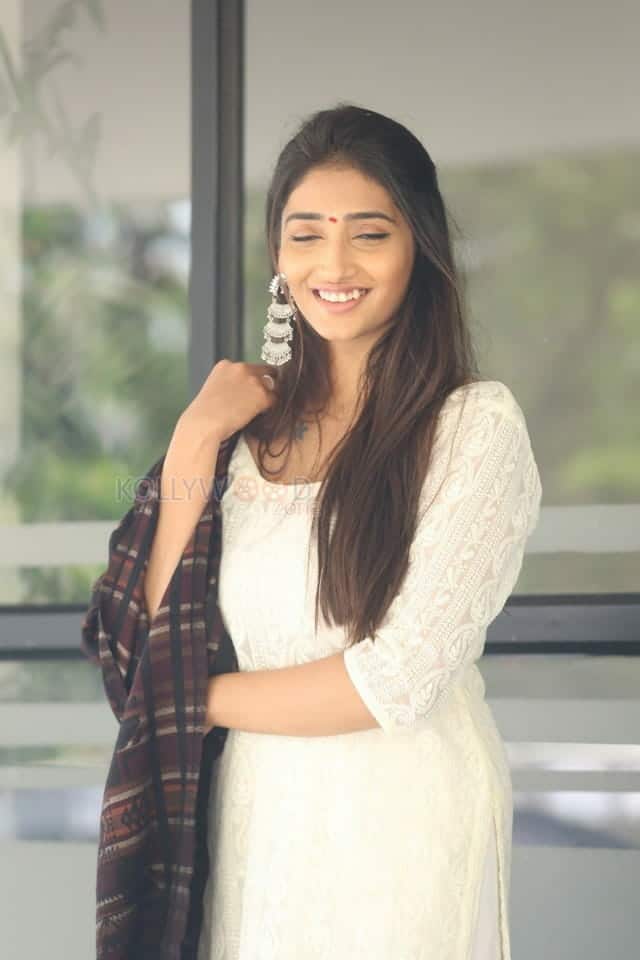 Actress Priya Vadlamani At Sumanth Ashwin S New Film Photos 10