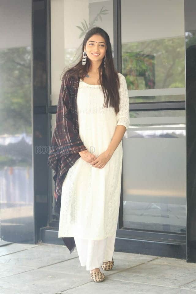 Actress Priya Vadlamani At Sumanth Ashwin S New Film Photos 12