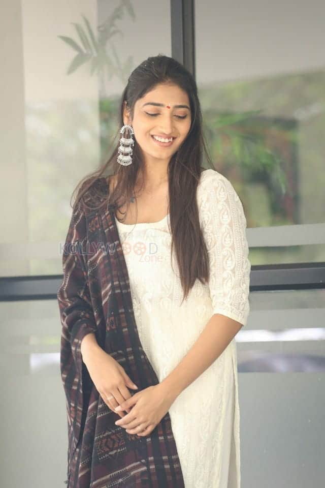 Actress Priya Vadlamani At Sumanth Ashwin S New Film Photos 16